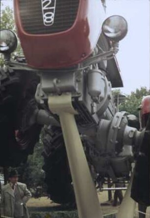 UE 28 Obstbauschlepper; Ansicht von unten