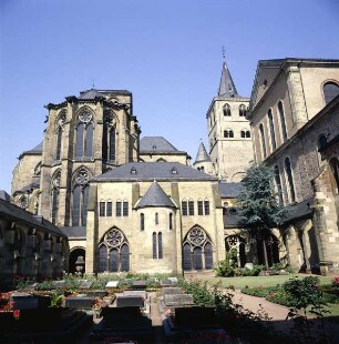 Trier. Dom Sankt Peter. Westflügel
