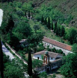 Lesbos. Klostergarten des Moni Perivolis bei Andissa