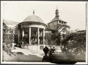 Karlsbad (Karlovy Vary/Tschechische Republik). Schlossbrunn und Schlossturm