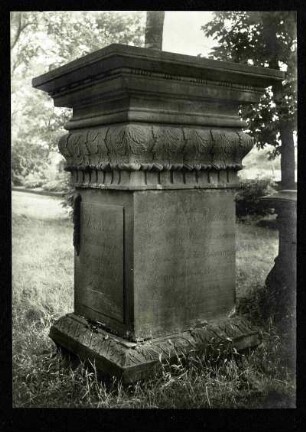 alter Friedhof, Grabstein des Seminardirektors W. Fr. Balbier, 1832