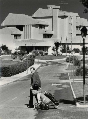 Beim Golfplatz von Santa Ponsa, Mallorca. Ein Hotel im Hintergrund