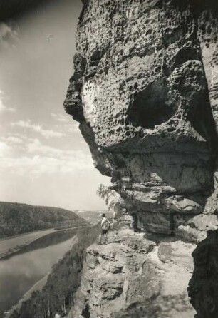 Sächsische Schweiz. Rahmhanke unter der Kleinen Bastei. Blick elbabwärts