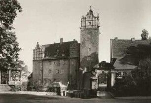 Bernburg. Schloss. Altes Haus und Blauer Turm