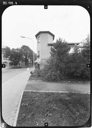 Neudietendorf (Nesse-Apfelstädt-Neudietendorf), Zinzendorfstraße 22. Wohnhaus mit Ladeneinbau. Seitenansicht