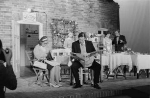 Szenenbilder aus "Tag für Tag", dramatische Trilogie von Arnold Wesker. Kammerspiele (Deutsches Theater) Berlin, 16.10.1976