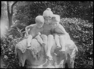 Düsseldorf, Märchenbrunnen : Düsseldorf. Hofgarten. Märchenbrunnen (Marmor, Sandstein)