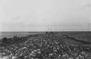 Bau des Leitdammes Emden-Knock/Nordsee