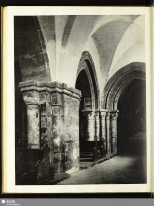Schottenkirche. Romanische Bündelpfeiler