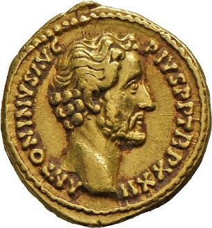 Aureus des Antoninus Pius mit Darstellung des opfernden Kaisers