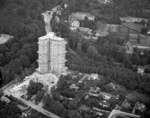 Bau des Sachsenwald-Hochhauses (Hamburger Straße 49): Luftbild: im Hintergrund Krankenhaus Reinbek Sankt Adolf-Stift