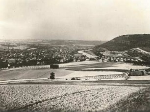 Freital. Blick über Schweinsdorf zum Windberg
