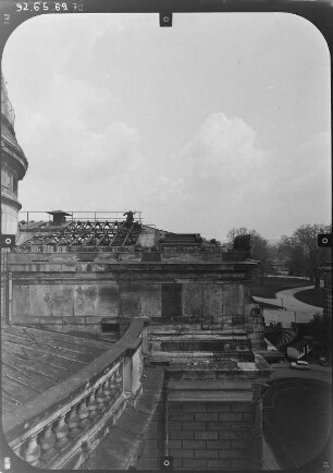 Dresden-Altstadt. Ausstellungsgebäude des Sächsischen Kunstvereins (1886-1893; K. Lipsius). Dach gegen Brühlsche Terrasse