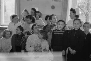Reportage aus dem jüdischen Krankenhaus : Krankenschwestern mit Kindern