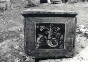 Truhe : alte verzierte Truhe