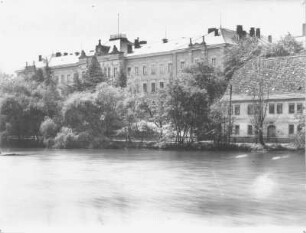 Freiberg, Beethovenstraße 8. Amtsgericht (1875/1879). Eingangsseite über den Oberen Kreuzteich