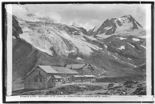Stubaier Alpen. Dresdner Hütte (2303 Meter) mit Fernauferner und Schaufelspitze (3333 Meter)