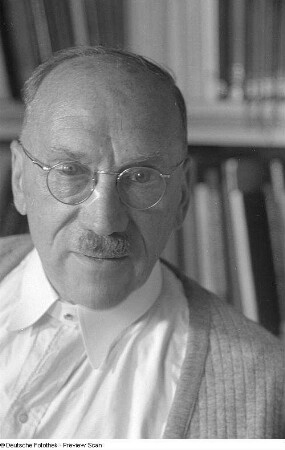 Porträtaufnahmen des Arztes Professor Dr. Ferdinand Sauerbruch