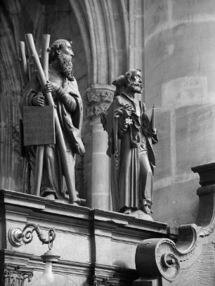 Nördliches Chorgestühl — Doppelfiguren der Apostel Andreas und Petrus