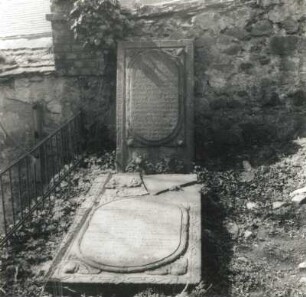 Görlitz. Alter Friedhof (Feld IV), Grabplatten (Nr. 4, stehende Platte, 1628; Sandstein)
