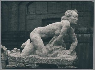 Kriechende I, 1926/27, Kalkstein