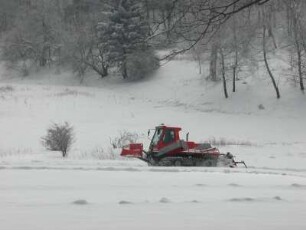 Sachsen-Anhalt, Kurort Friedrichsbrunn im Unterharz, ideale Wintersportbedingungen, Loipe wir mit Fahrzeug gespurt