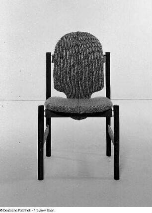 Stuhl mit gepolsterter Sitzfläche und Rückenlehne