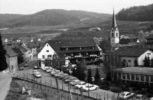 Bickensohl: Gasthaus "Rebstock" vom Weinberg