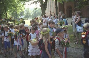 Kindervogelschießen: Umzug: Am Kirchberg: Schüler der Grundschulklassen
