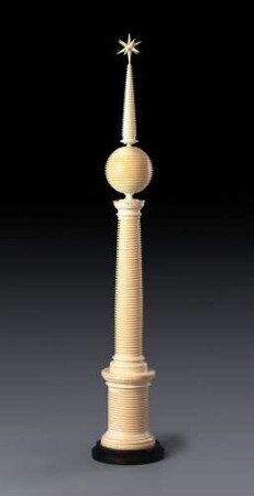 Säule mit Kugel und Stern