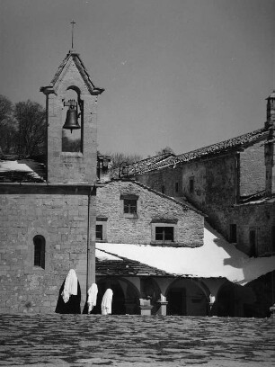 Avena di Poppi. Kloster (1451/1500). Klosterhof