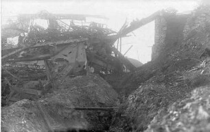 "Zum Andenken an den Weltkrieg von deinem Bruder Philipp (14/15/16)", zerstörte Grube Nr. 8 der mines de Béthune in Auchy-les-Mines