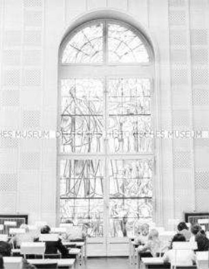 Lesesaal mit Lenin-Glasfenster in der Juristischen Fakultät der Humboldt-Universität (ehemals Königliche Bibliothek) in Berlin (Ost)