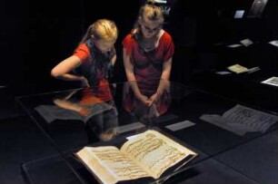 Führung "Die Maya-Handschrift für Kinder erklärt" im Buchmuseum