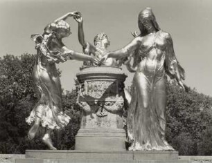 Dresden-Altstadt. Mozartdenkmal (1907, H. Hosaeus) in der Bürgerwiese
