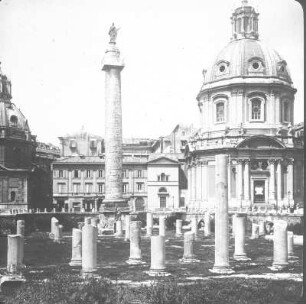 Trajanssäule : Rom. Trajansforum mit Trajanssäule (Einweihung 113 n. Chr.) und Basilika Ulpia. Ansicht von Südsüdost