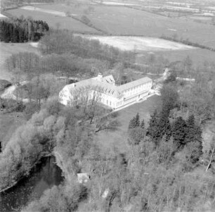 Haus Malepartus (Tremsbütteler Weg 100): Luftbild: Postausbildungsstätte: links unten Teich