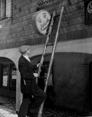 Schirgiswald (Sachsen). Volksbrauch. Alle Lokale werden am Faschingsdienstag für den Kinderfaschingsumzug geschmückt. Ein Lampion wird angebracht