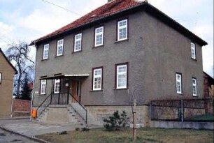 ehemaliges Schulgebäude neben der Kirche, jetzt Kindergarten