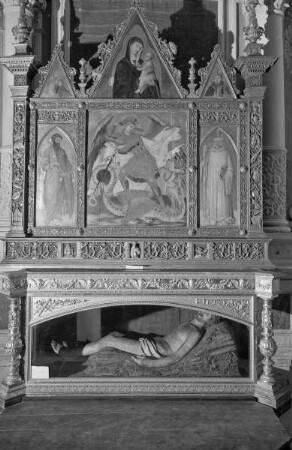Altaraufsatz: Erzengel Michael zwischen dem heiligen Bartholomäus und einem heiligen Bischof