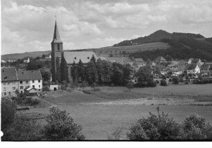 Neustadt (Wied): Ort mit Kirche [St. Margarita]