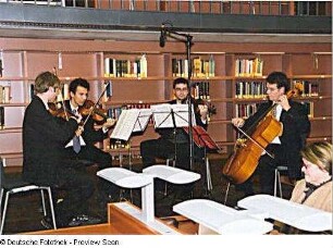 Aufführung des Streichquartetts G-Dur KV 156 von Wolfgang Amadeus Mozart durch Mitglieder des Universitätsorchesters Dresden (Konstantin Jonas, Benjamin Hanna, Falk Fichtner, Richard Hughey)