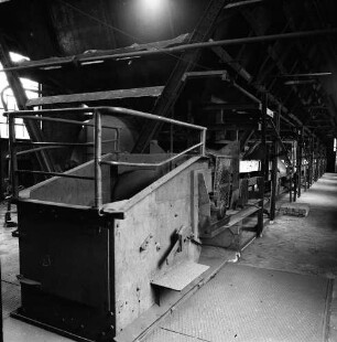 Uebigau-Wahrenbrück-Domsdorf. Brikettfabrik Louise (1882/1991 Kohleabbau; seit 1992 Technisches Denkmal). Kohlebunker. Kohlebehälter (?)