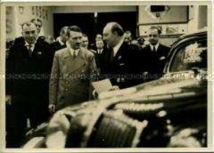 Adolf Hitler auf der Berliner Automobilausstellung 1939