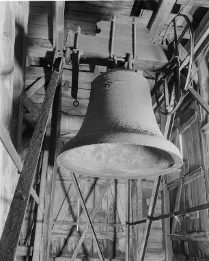 Glockenstuhl mit Glocke
