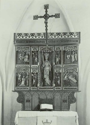 Schnitzaltar mit Heiliger Katharina
