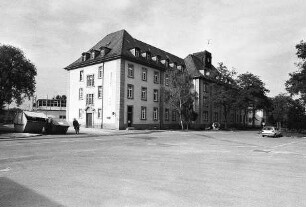 15. Fakultät der Universität auf dem ehemaligen Flugplatz