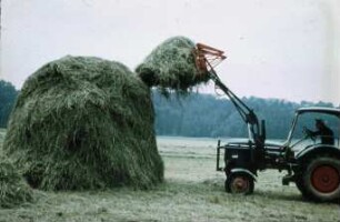 Fotografie: Lagertechnik, Heuernte, Heu, Frontlader