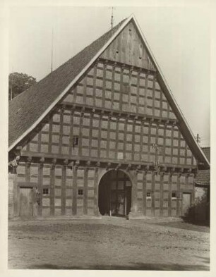 Wehdel. Ansicht der Wehlburg, einem seit 1444 bestehenden Bauerngehöft. Abgebildet das Haupthaus mit dem prachtvollen Giebel aus dem Jahr 1750