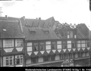 Fachwerkhaus mit abgebranntem Dachstuhl (Lange Herzogstr. ?)